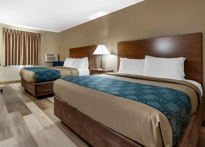 Econo Lodge Hays I-70