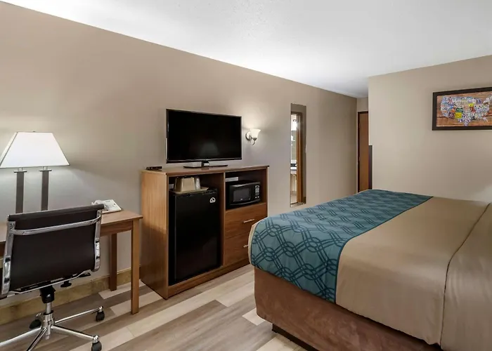 Econo Lodge Hays I-70