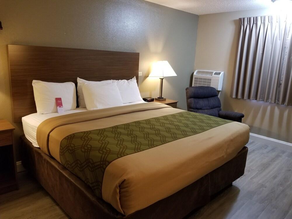 Econo I-70 Lodge