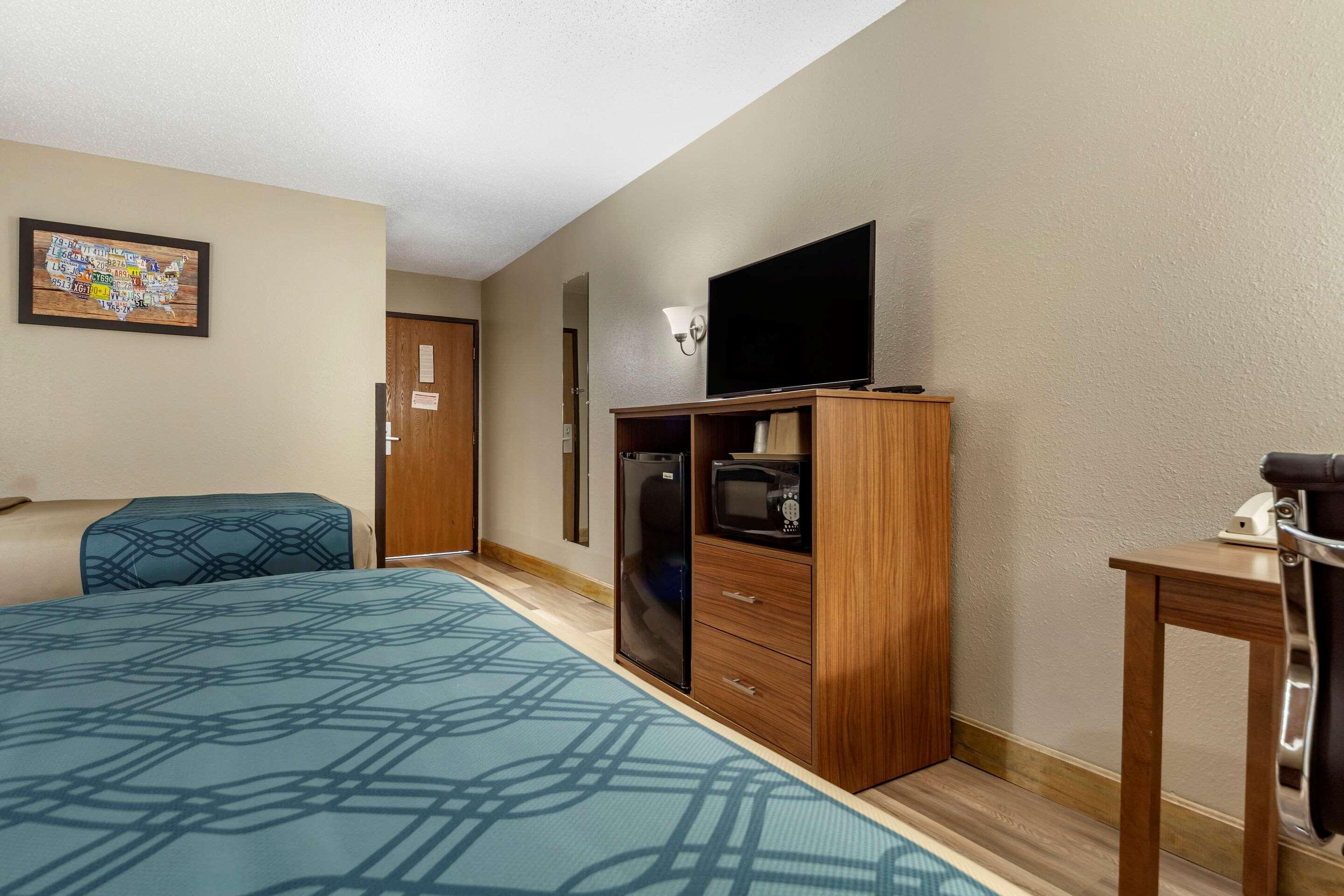 Econo I-70 Lodge
