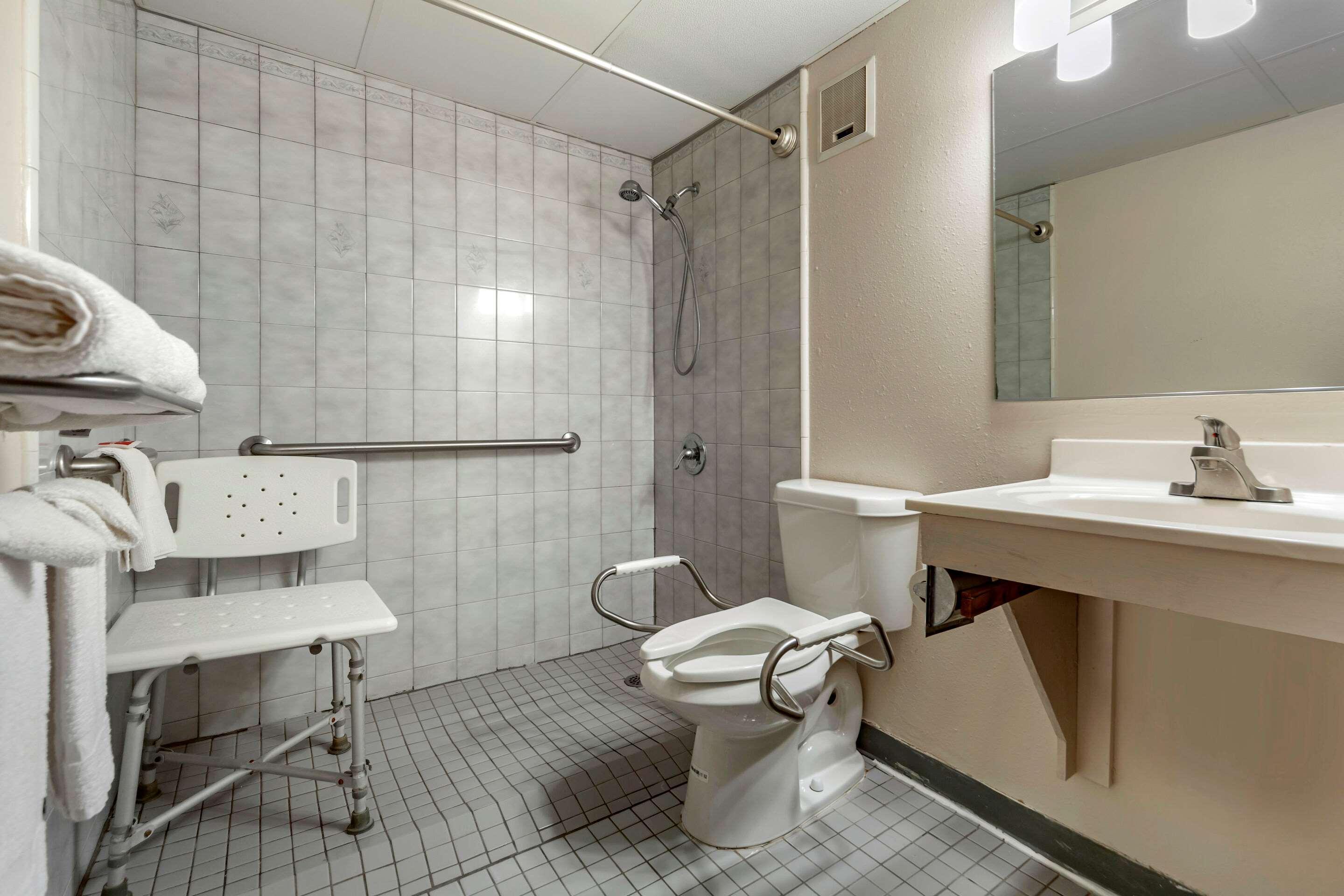 Lodge Econo I-70 *