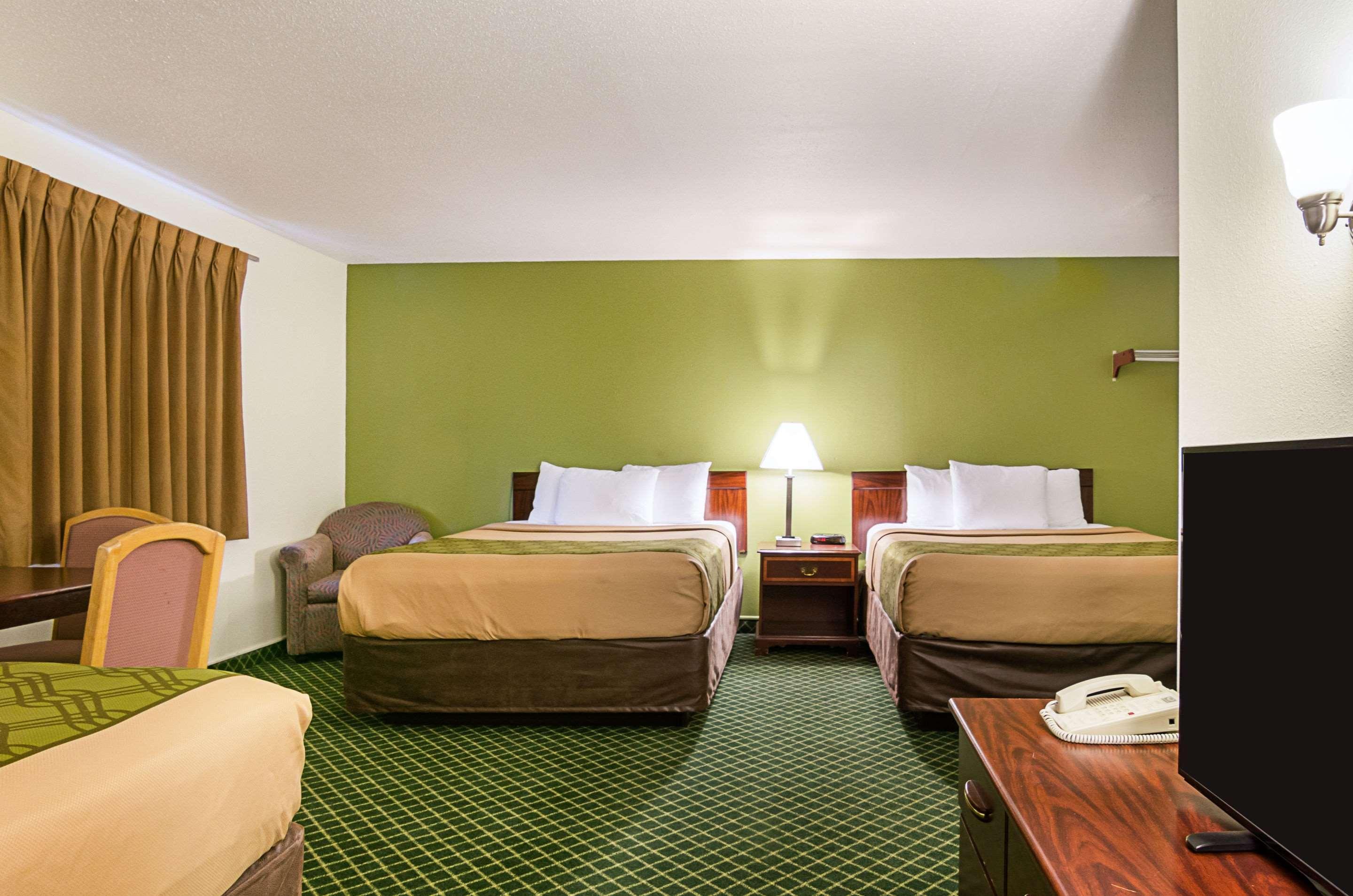 Lodge Econo I-70 *