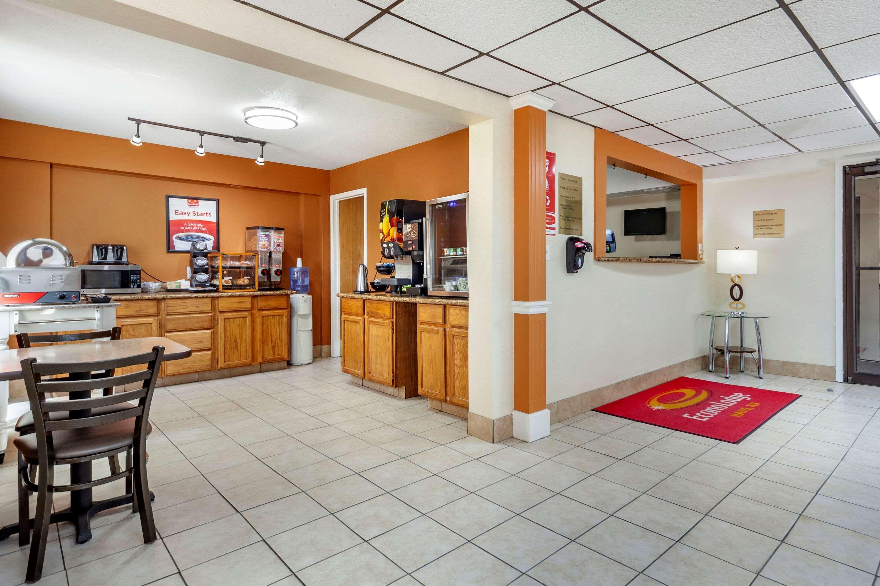 Econo I-70 Lodge Hays