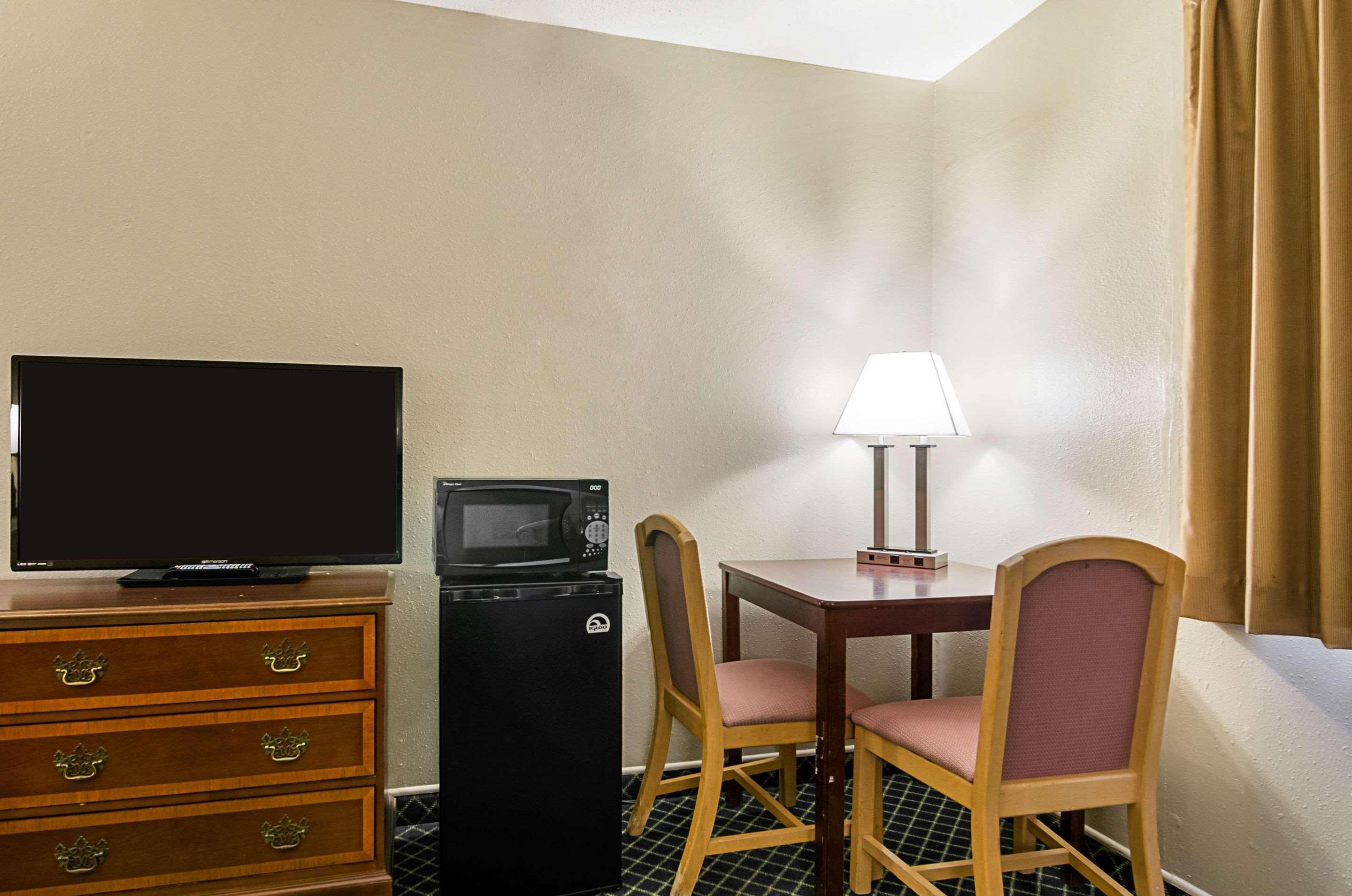 Lodge Econo I-70 Hays