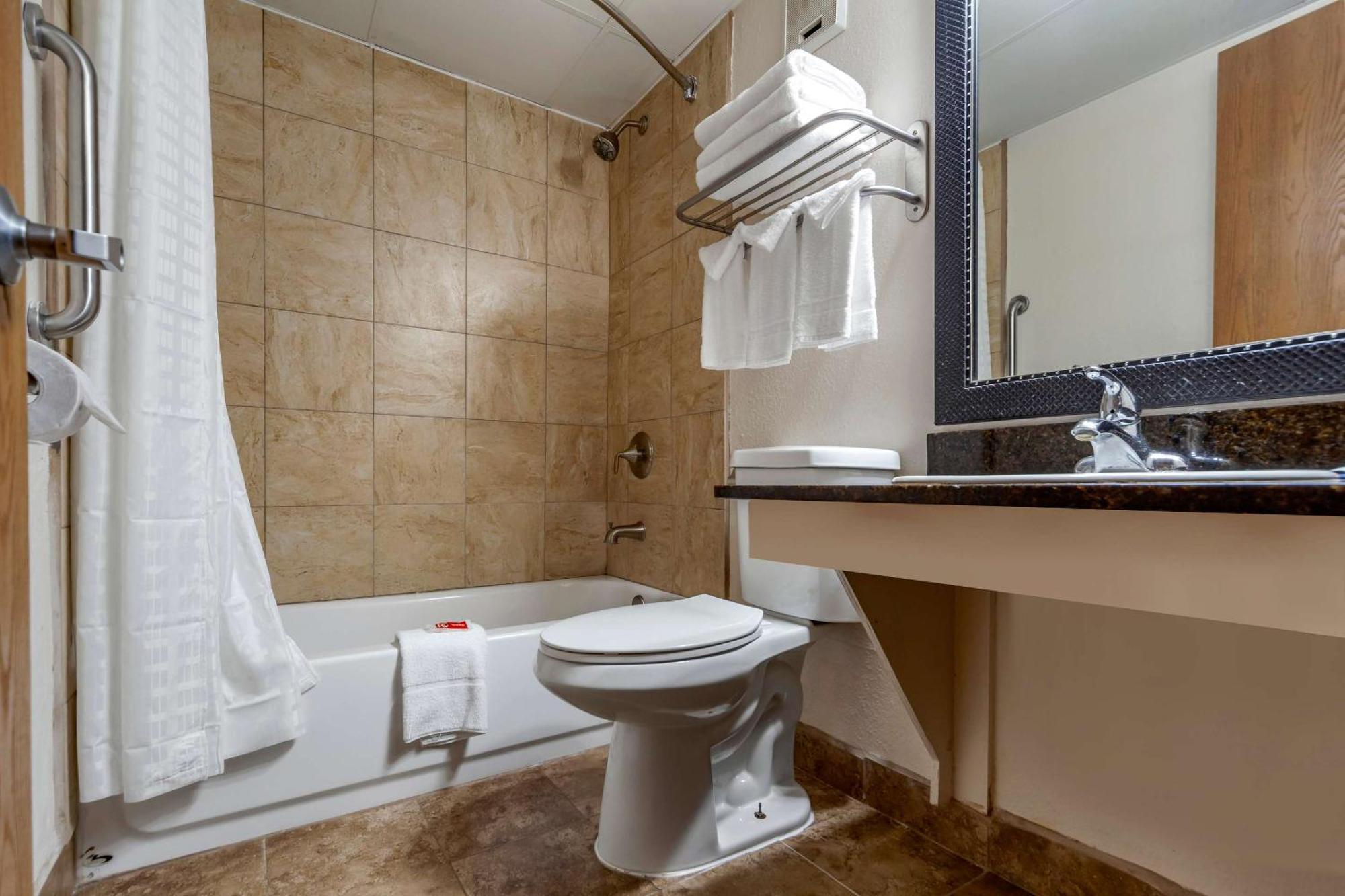 Lodge Econo I-70 *
