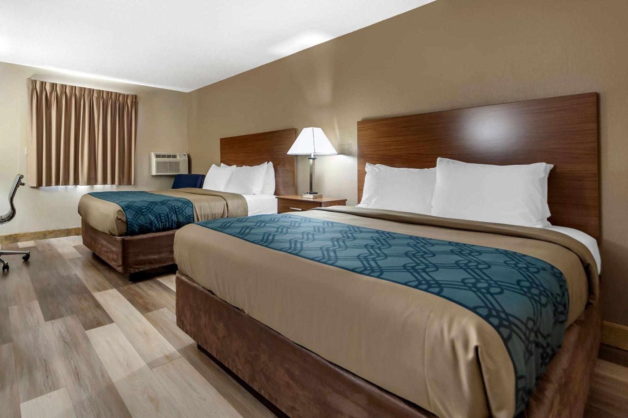 Lodge Econo I-70