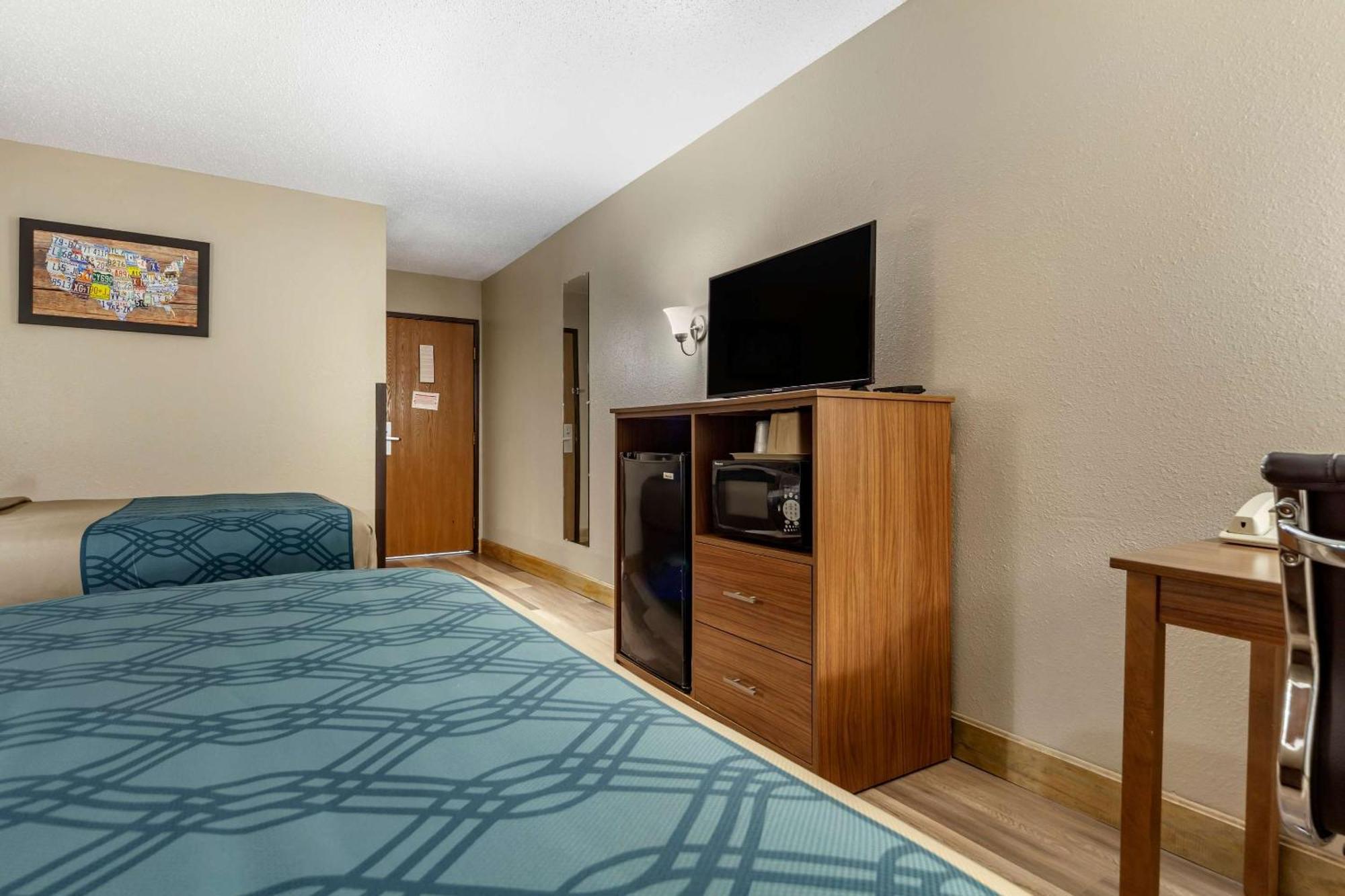 Lodge Econo I-70 *