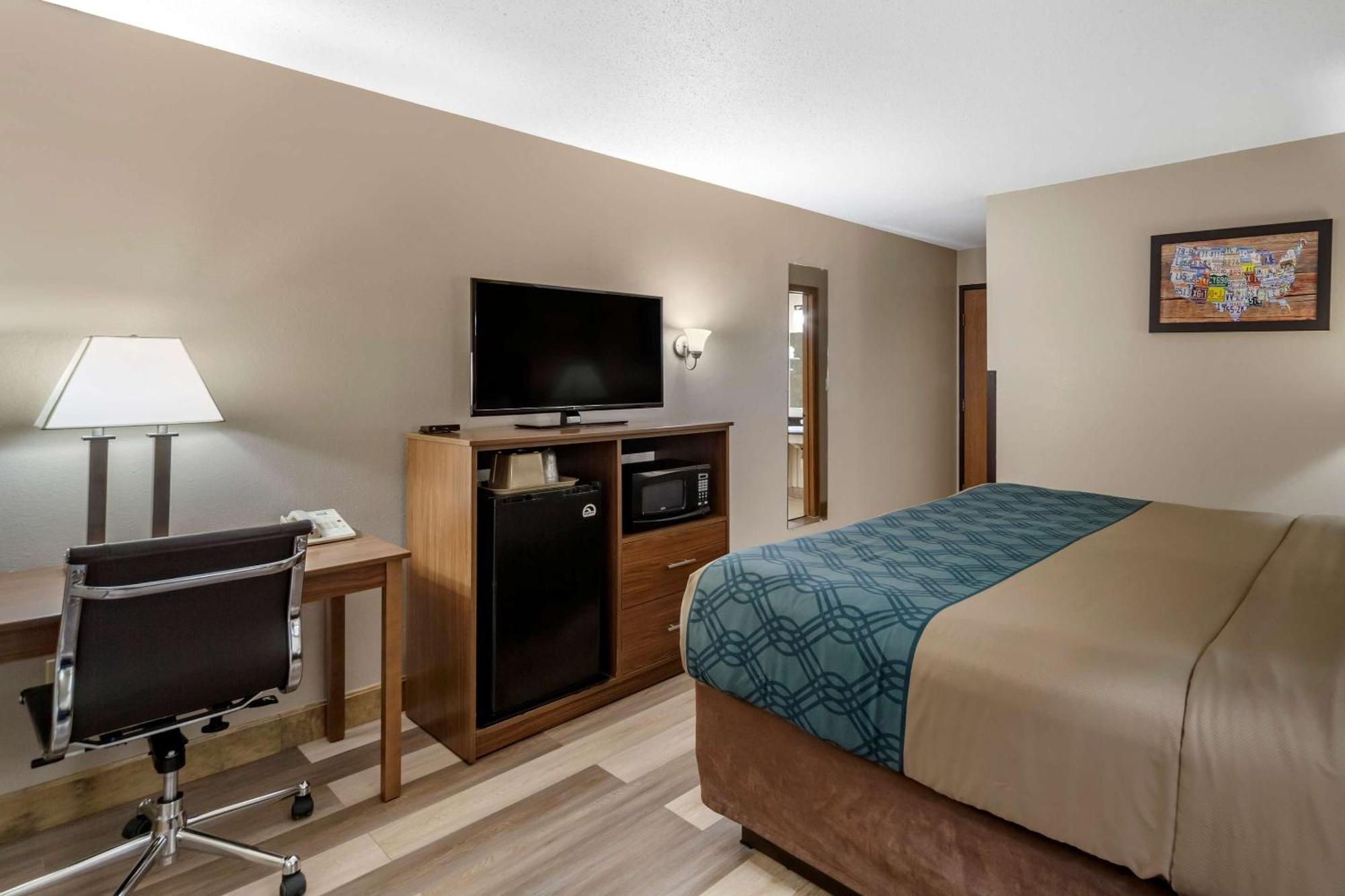 Lodge Econo I-70 Hays